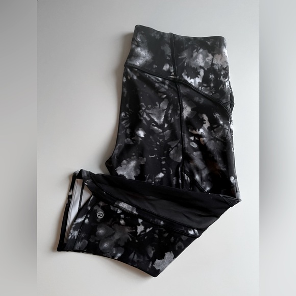 Lululemon Sun Runner Crop - Picture 2 of 8